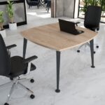 Metal detaylı endüstriyel toplantı masası.
